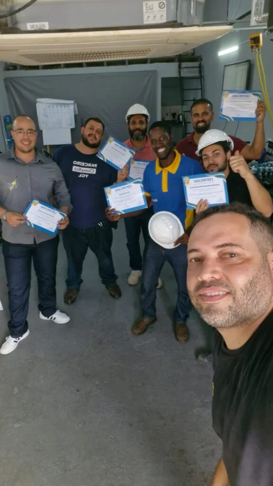 alunos-curso-ar-condicionado-vrf-em-ribeirao-preto-576x1024-1