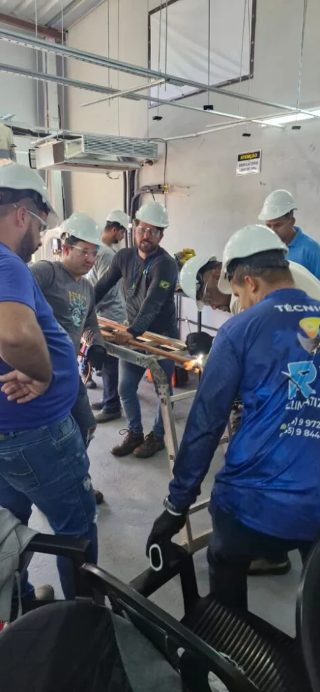 aula-pratica-de-instalacao-de-ar-condicionado-vrf-em-ribeirao-preto-473x1024-1